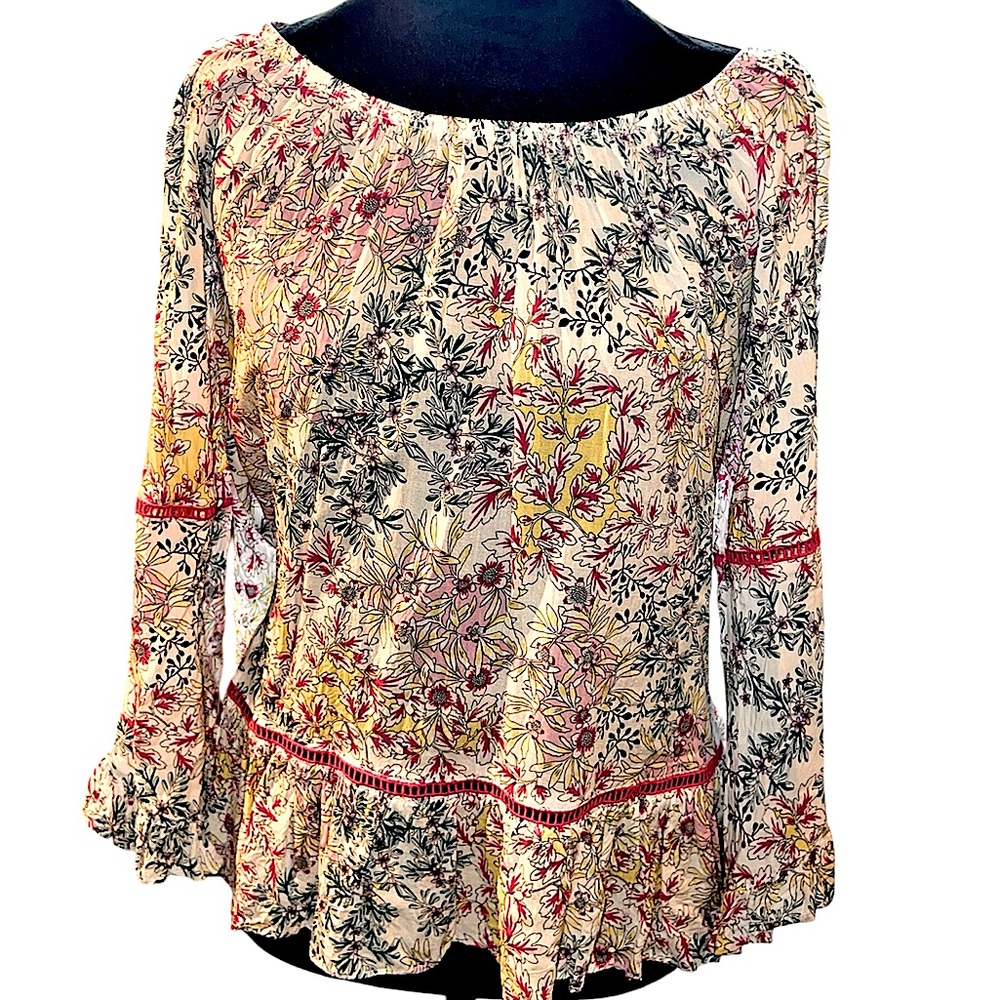 Fever size S pull over top, elastic neckline, floral and lace, high low hem